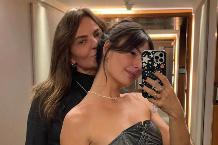 Isis Valverde e mãe Foto: Reprodução/ Instagram