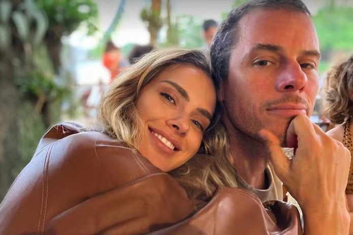 Carolina Dickmann surge ao lado do marido em fotos raras Foto: Reprodução