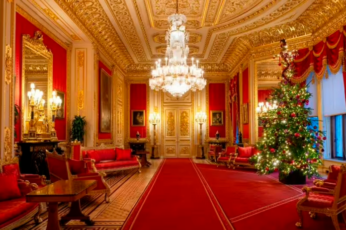 Castelo de Windsor decorado para o Natal - Foto: Reprodução/ Royal Collection Trust