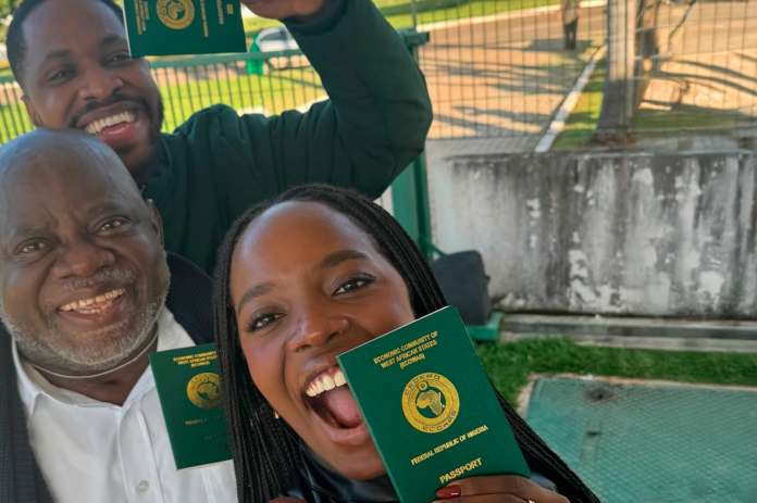 Clara Moneke e sua família - Foto: Reprodução/ Instagram