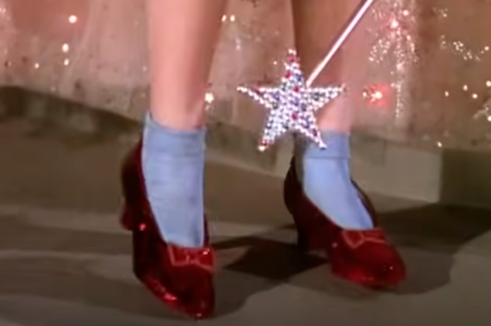 Sapatinho de rubi de Judy Garland - Foto: Reprodução/ Instagram