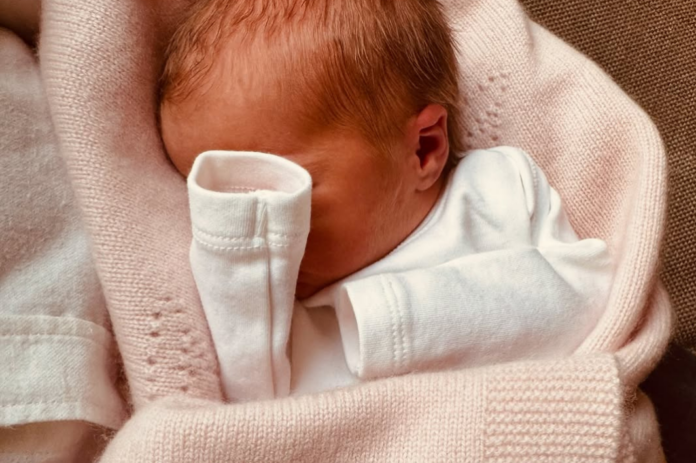 Athena Elizabeth Rose filha da Princesa Beatrice - Foto: Reprodução